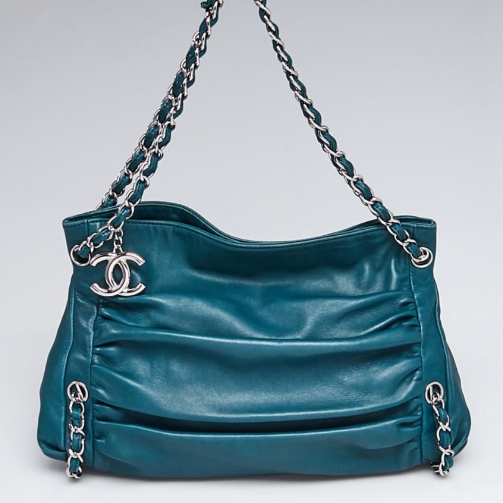 🎁 💯 Auth Chanel Teal Blue Lambskin Tote Bag